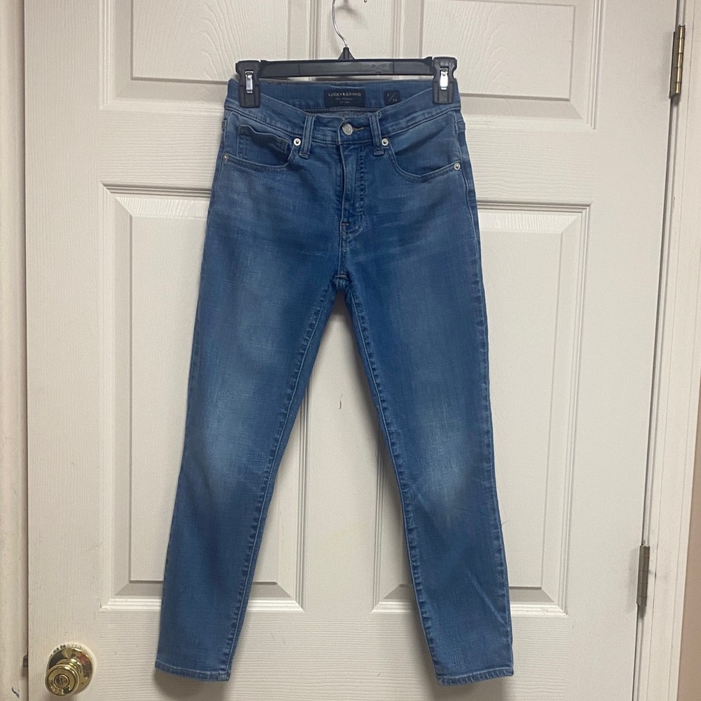 Lucky Brand size 2 mid rise Ava crop Blue Jeans